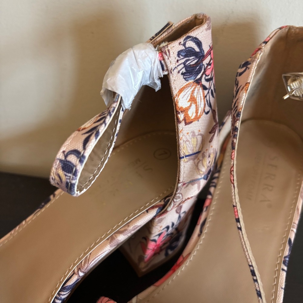 SERRA | Floral Block Heels | Ankle Strap | Sandal | Women's Size 7 - Picture 5 of 10